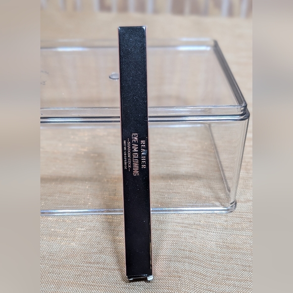 NWT Real Her Eye AM Glowing Creme Shadow Stick; Eye Am Glowing Rose Shimmer - Picture 1 of 5